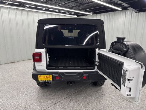 Used 2024 Jeep Wrangler Sport S image 9