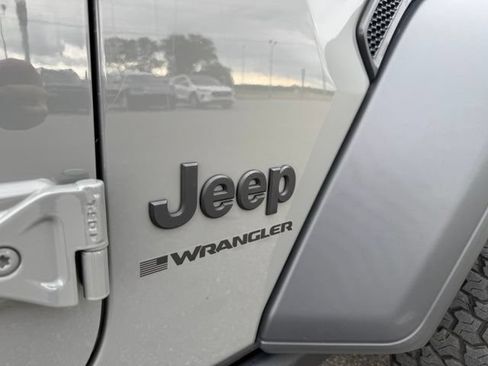 Used 2023 Jeep Wrangler Unlimited Sport AWD/4WD image 12