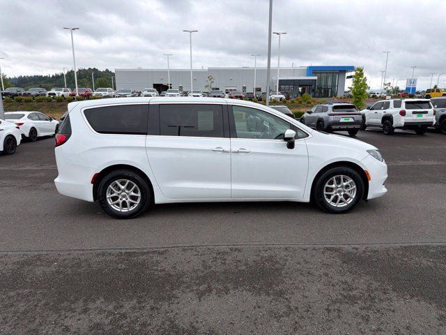 Used 2023 Chrysler Voyager LX FWD image 9