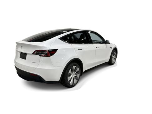 Certified 2023 Tesla Model Y AWD image 6