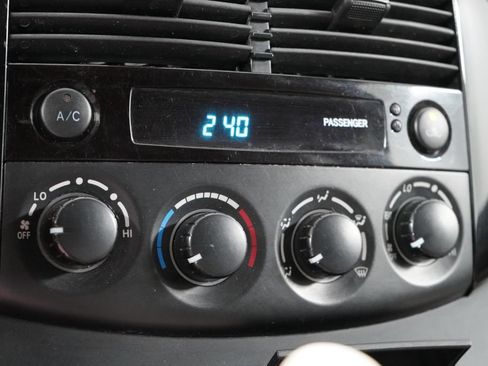 Used 2004 Toyota Sienna LE w/ LE Pkg 1 FWD image 15