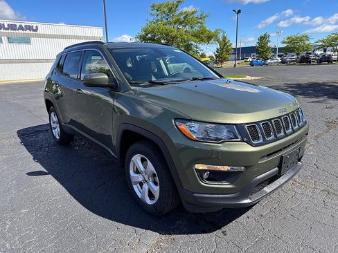 Used 2020 Jeep Compass Latitude w/ Cold Weather Group AWD/4WD image 1