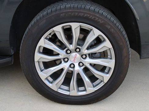 Used 2021 GMC Yukon XL Denali image 32