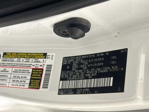 Used 2020 Toyota Highlander XLE image 29