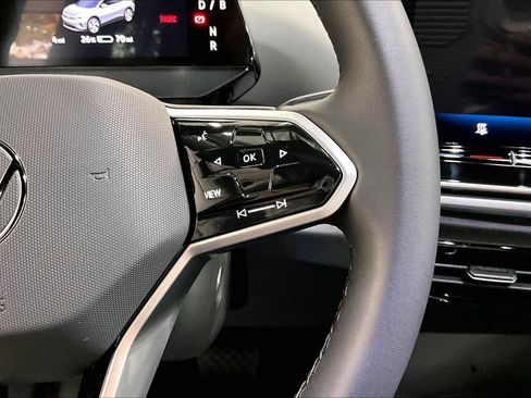 New 2026 Volkswagen ID.4 Pro image 18