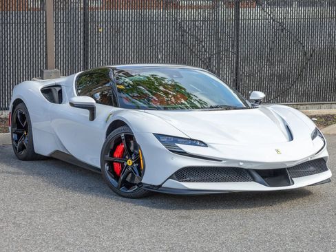 Used 2025 Ferrari SF90 Spider AWD/4WD image 9