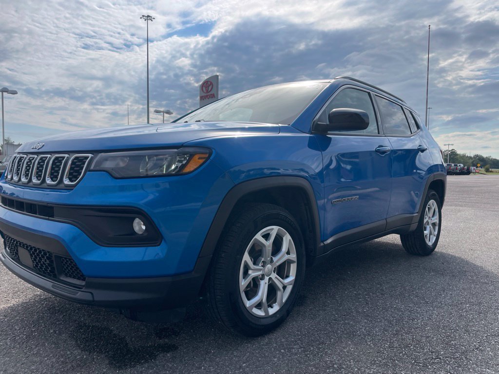 Used 2024 Jeep Compass Latitude AWD/4WD image 10