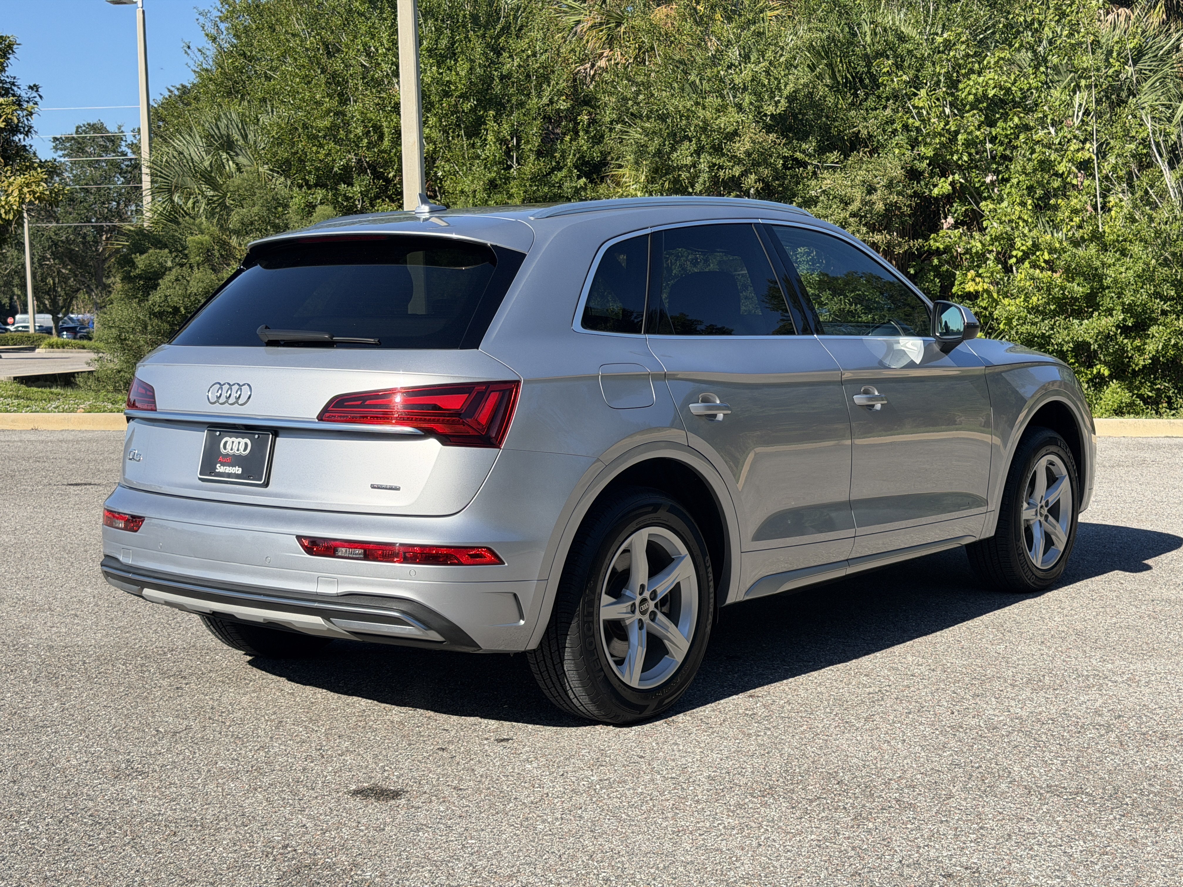 Used 2022 Audi Q5 2.0T Premium w/ Convenience Package AWD/4WD image 7
