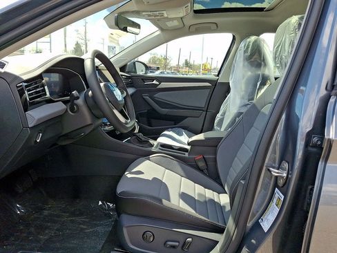 New 2026 Volkswagen Jetta SE FWD image 9