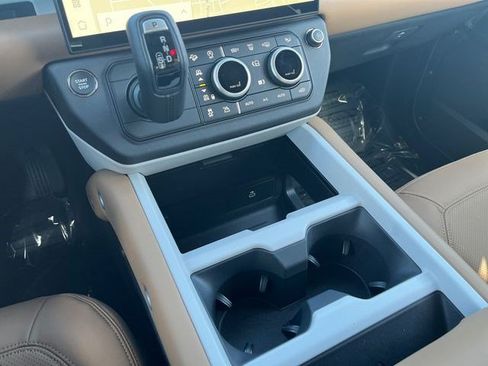 New 2026 Land Rover Defender 130 X-Dynamic SE AWD/4WD image 24