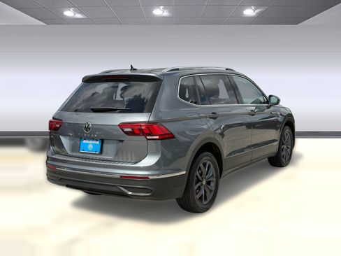 Used 2022 Volkswagen Tiguan SE FWD image 9