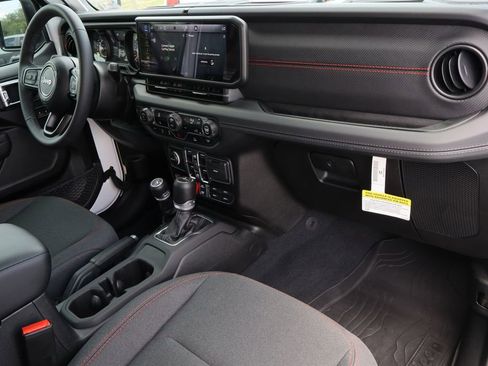 Used 2025 Jeep Gladiator Rubicon AWD/4WD image 29
