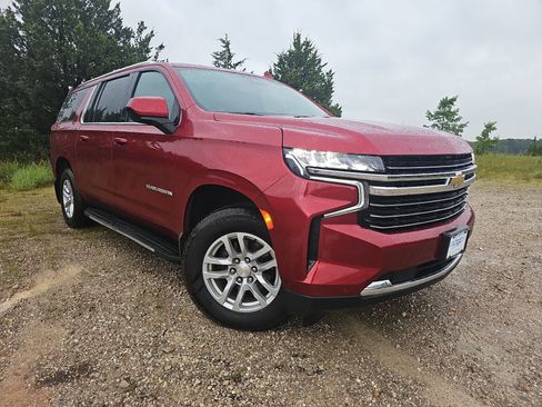 Used 2023 Chevrolet Suburban LT AWD/4WD image 2