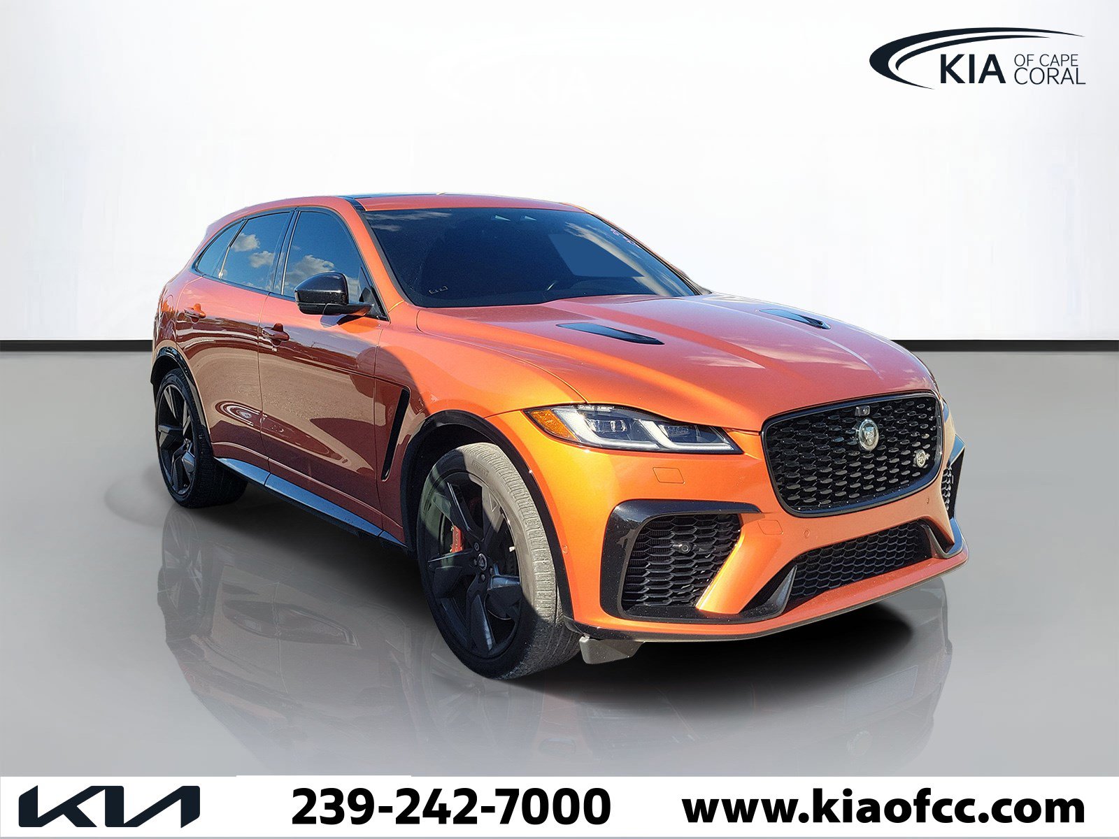 Used 2024 Jaguar F-PACE SVR AWD/4WD image 1