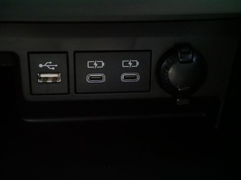 Certified 2025 Toyota Highlander Limited image 32