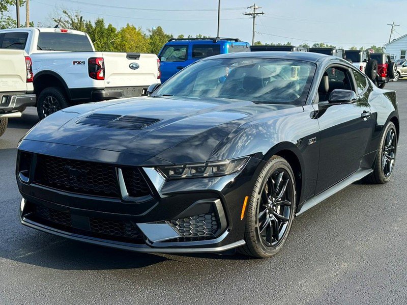 Used 2025 Ford Mustang GT Premium RWD image 4