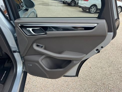 Used 2019 Porsche Macan AWD/4WD image 24