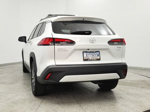Used 2024 Toyota Corolla Cross XLE w/ Convenience Package FWD image 4