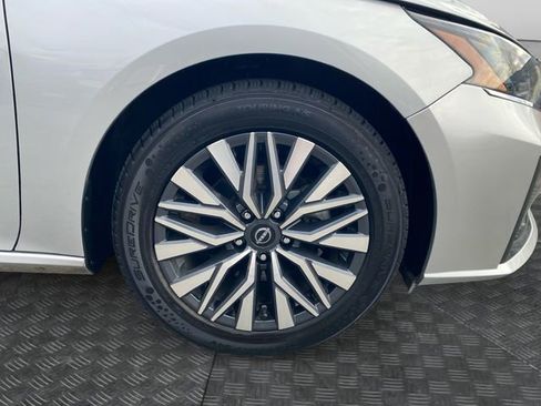 Used 2024 Nissan Altima 2.5 SV image 33