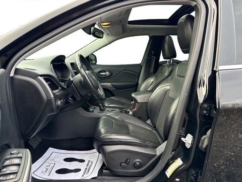 Used 2019 Jeep Cherokee Latitude Plus w/ Comfort/Convenience Group image 10