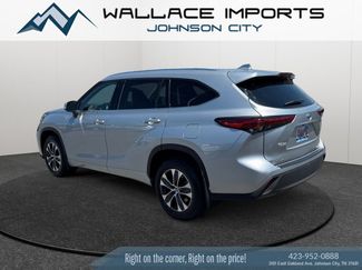 Used 2021 Toyota Highlander XLE AWD/4WD video 3