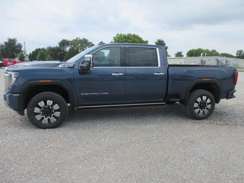 New 2026 GMC Sierra 2500 Denali w/ Denali Reserve Package AWD/4WD image 9