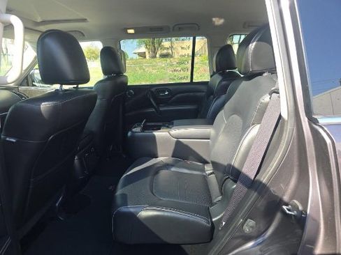Used 2022 INFINITI QX80 Luxe image 4