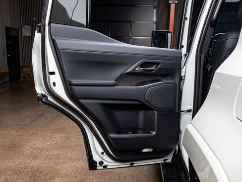 Used 2025 Lexus GX 550 w/ Accessory Package (2T) AWD/4WD image 40