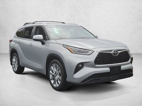 Used 2020 Toyota Highlander Limited AWD/4WD image 3