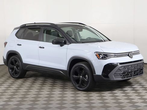 Used 2025 Volkswagen Taos SE AWD/4WD image 55