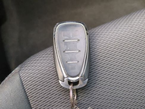 Used 2018 Chevrolet Cruze LT w/ Convenience Package image 27