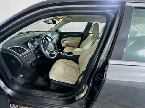 Used 2015 Chrysler 300 Limited RWD image 12