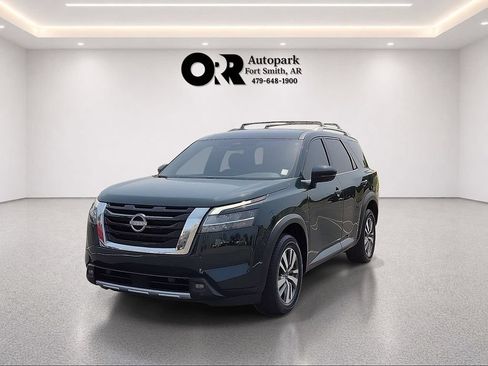 Used 2023 Nissan Pathfinder SL AWD/4WD image 2