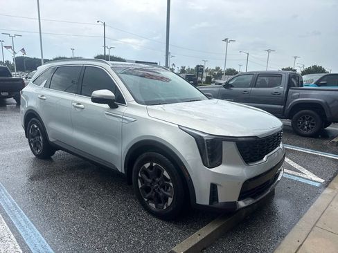 Used 2026 Kia Sorento S w/ S Panoramic Sunroof Package FWD image 4