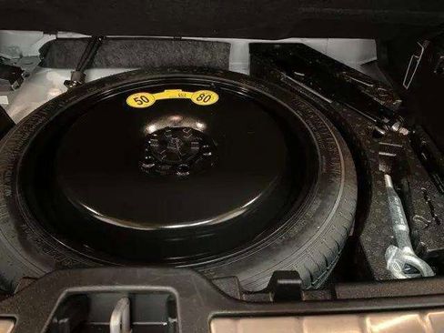 Used 2025 Volvo XC40 B5 Plus image 93