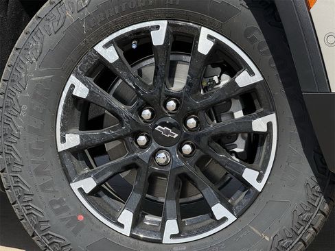 New 2026 Chevrolet Traverse Z71 w/ Enhanced Driving Package image 9