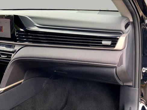 Used 2025 Toyota Camry LE FWD image 18