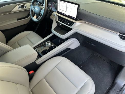 Used 2026 Ford Explorer Active w/ Active Comfort Package RWD image 16