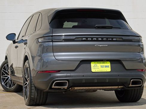 Used 2025 Porsche Cayenne AWD/4WD image 6
