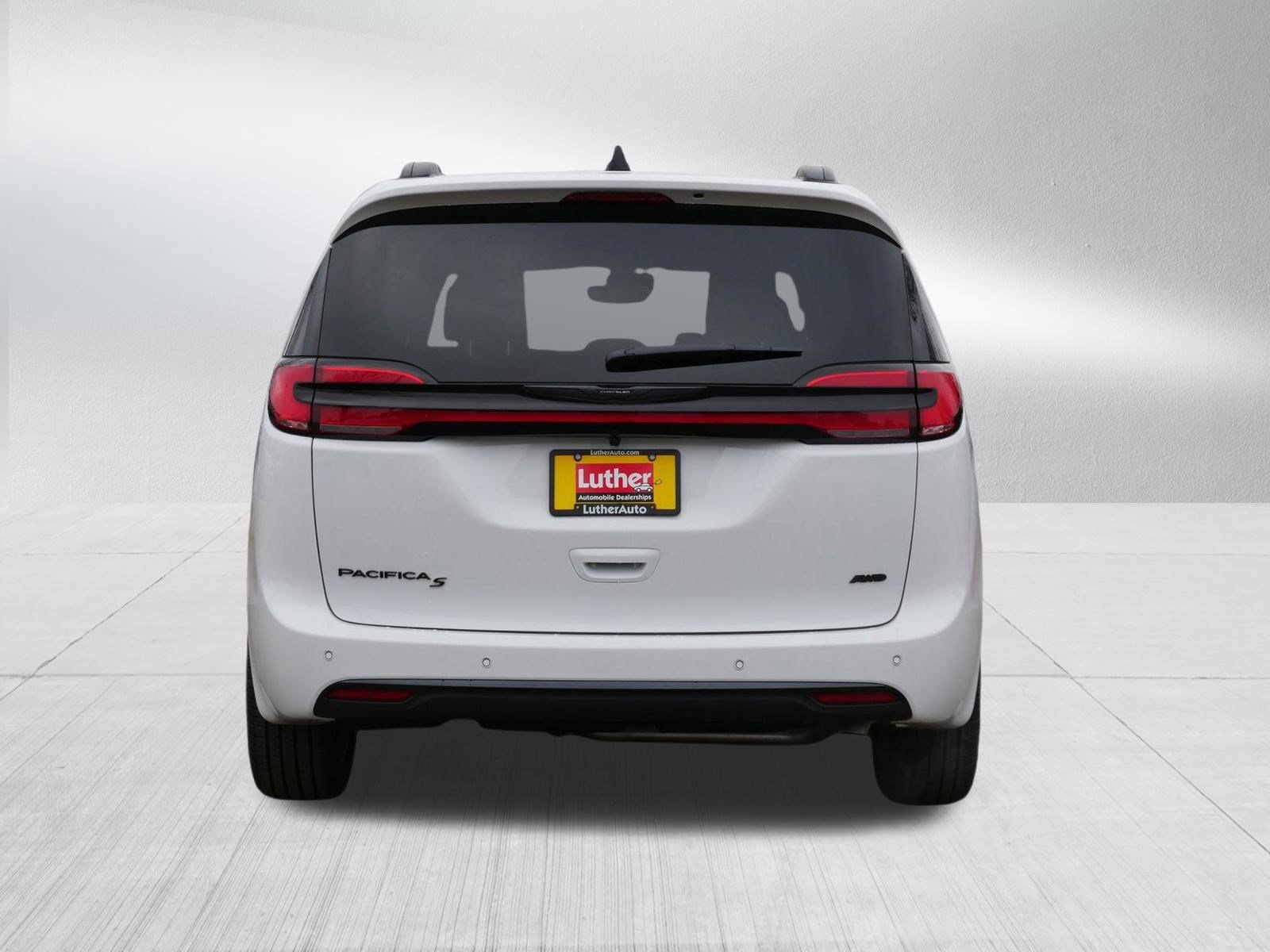 New 2026 Chrysler Pacifica Select AWD/4WD image 6