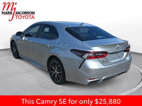 Used 2024 Toyota Camry SE image 13