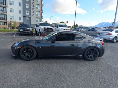 Used 2019 Toyota 86 RWD image 8