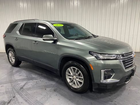 Used 2022 Chevrolet Traverse LT image 2