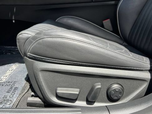 Used 2022 Genesis G70 2.0T w/ Prestige Package RWD image 28