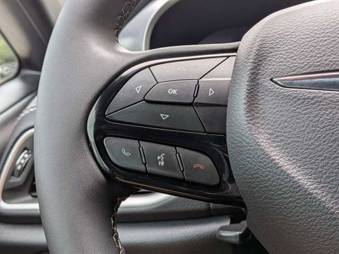 Used 2023 Chrysler Pacifica Touring-L w/ S Appearance Package FWD image 27