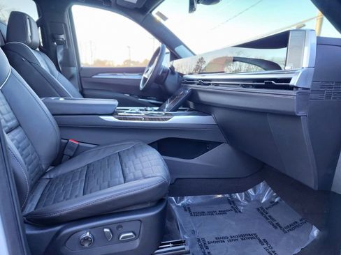 Certified 2026 Cadillac Escalade Platinum Sport w/ LPO, Floor Liner Package image 9