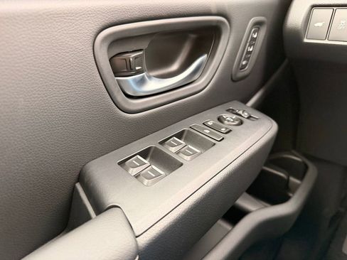 New 2025 Honda Pilot Touring image 13