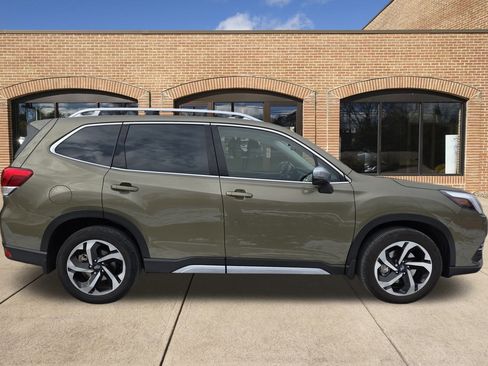 Used 2023 Subaru Forester Touring image 2