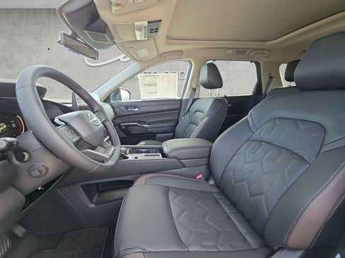 New 2026 Nissan Pathfinder Platinum image 19