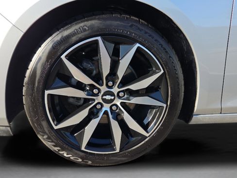 Used 2017 Chevrolet Malibu LT w/ Leather Package image 9